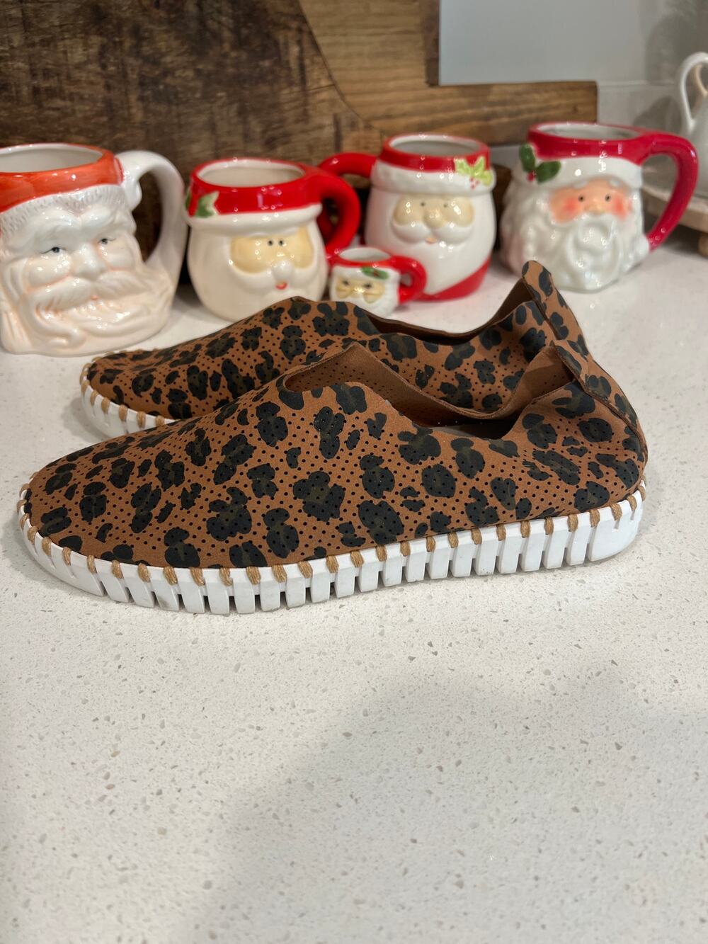 Isle Jacobsen size 37 US 7 cheetah print slip on shoes